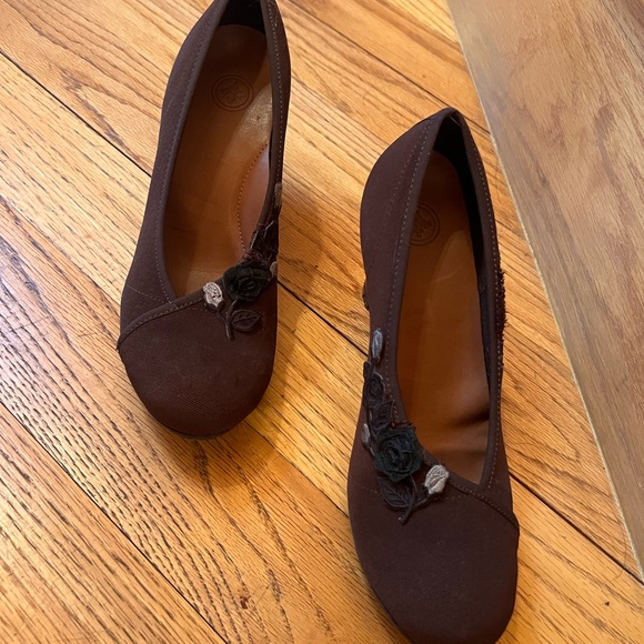 CHARLESTON SHOE CO Brown Heels with Block Heel and Embellishment - Picture 11 of 13